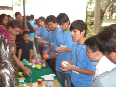 Cubos de Rubik y Malabares